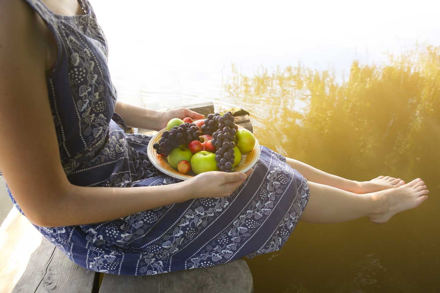Un verre de jus vert vibrant de vitalité